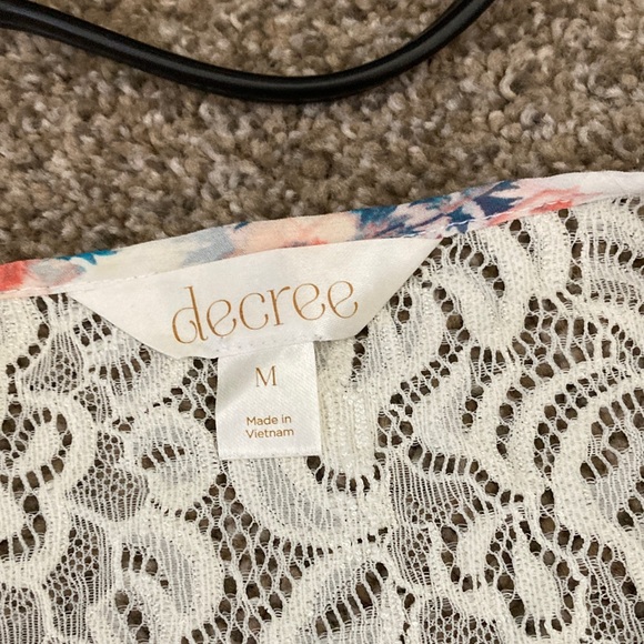 Decree White and Blue Floral Lace Blouse - Picture 2 of 3